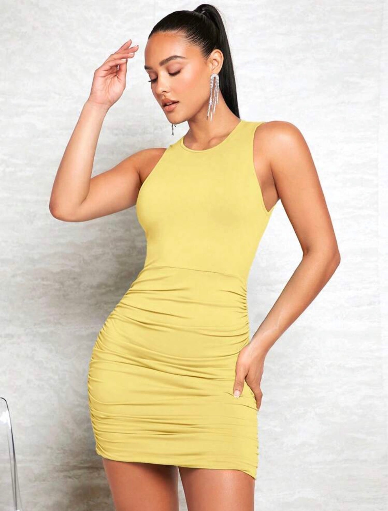 Vestido amarillo pegado